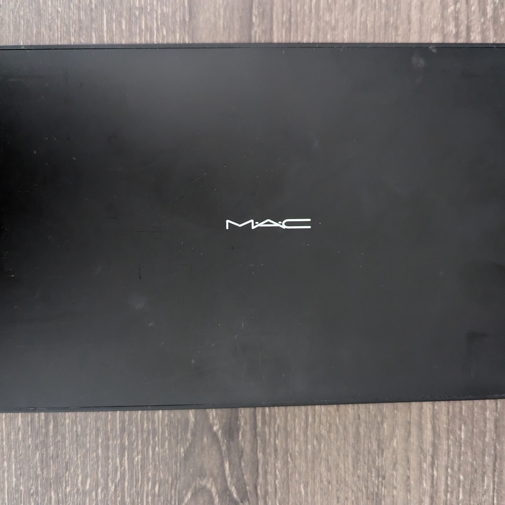 MAC Cosmetics Black Concealer Palette